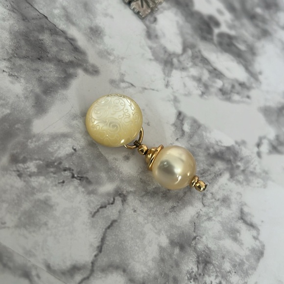 Italian lucite dangling clip on earrings - Picture 4 of 8